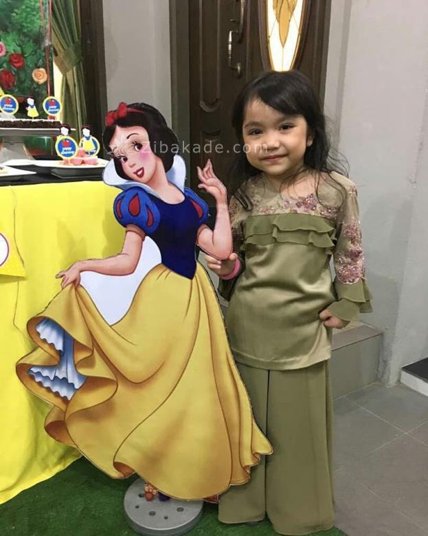 تم تولد سفید برفی - Snow White